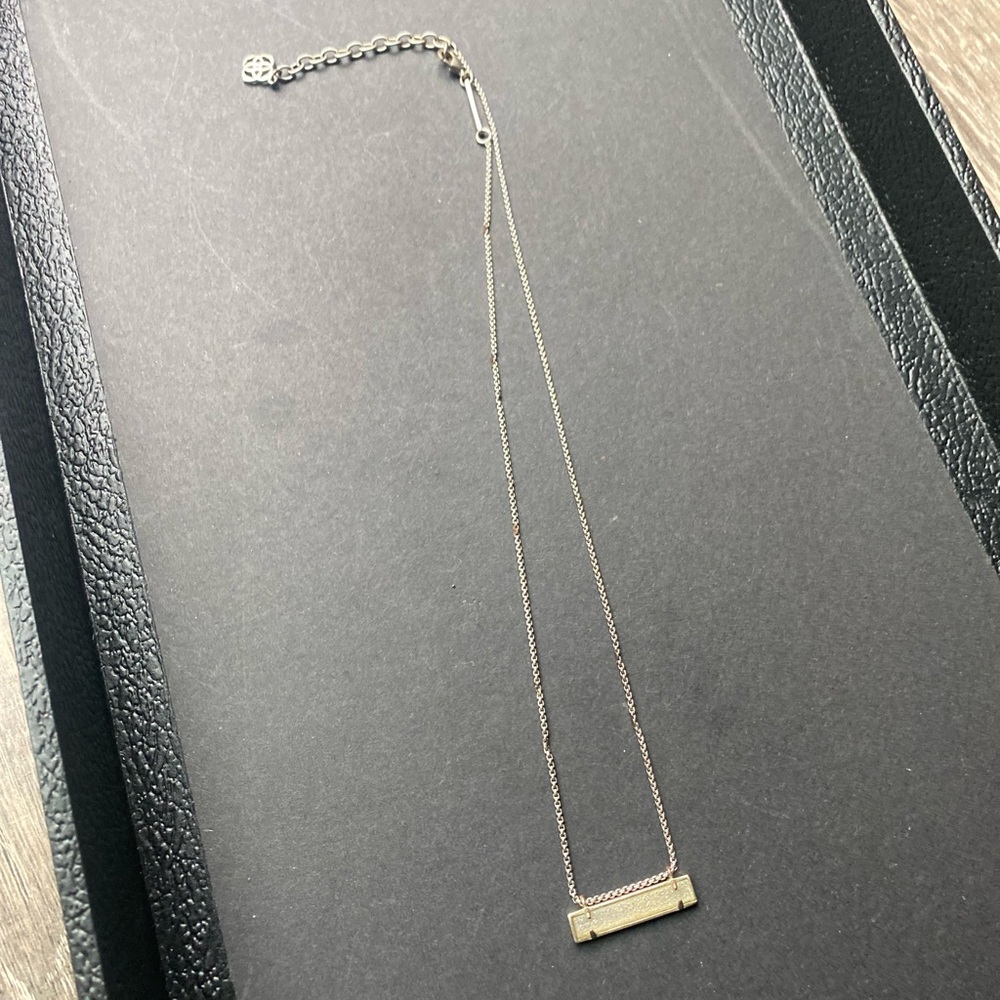 Kendra Scott necklace and earrings set with bag - Picture 11 of 11